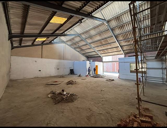 210M² WAREHOUSE TO LET IN EPPING INDUSTRIAL